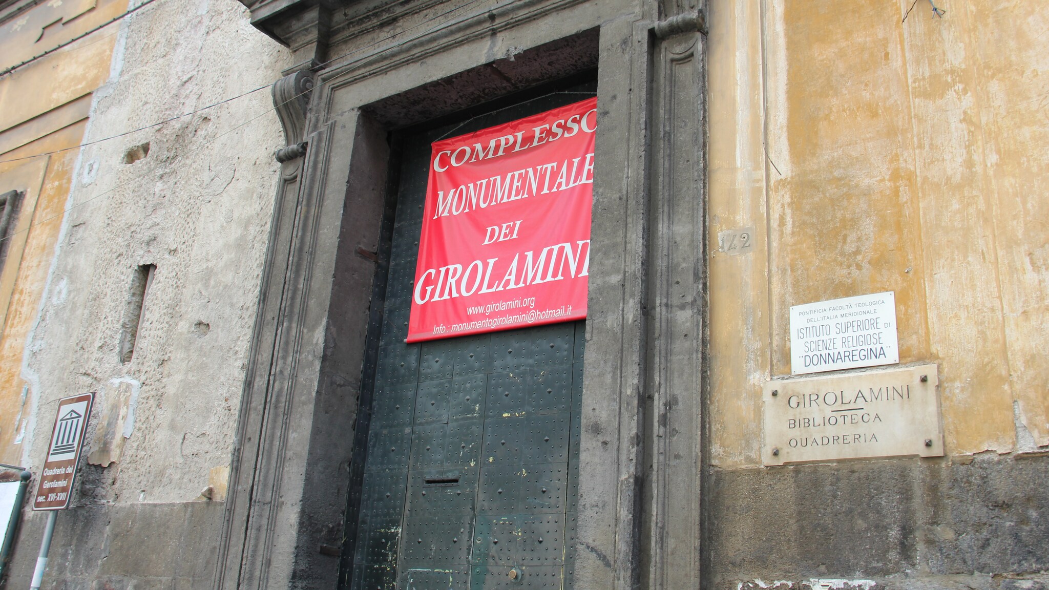 Ingresso della Biblioteca di Palazzo dei Girolamini