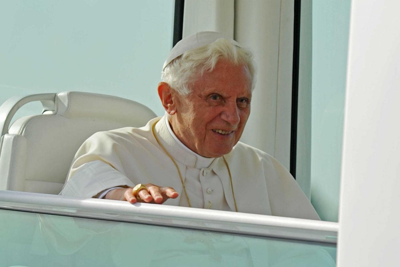 Papa apre ai divorziati: "Non sono fuori dalla Chiesa"