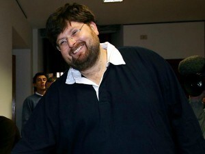 Adinolfi perde i pantaloni in Transatlantico e resta in mutande davanti a Fini