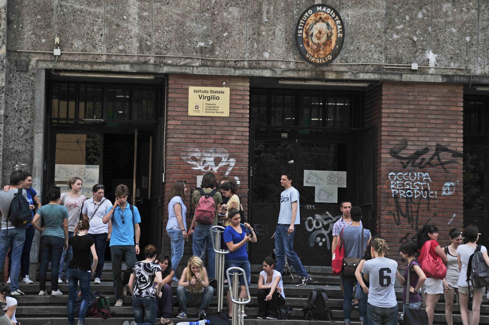 Con oggi si chiudono gli scritti della maturita' 2012. I quasi 500mila studenti sono al lavoro sulla famigerata terza prova, decisa scuola per scuola e scoglio più duro da superare per la maggior parte di loro.