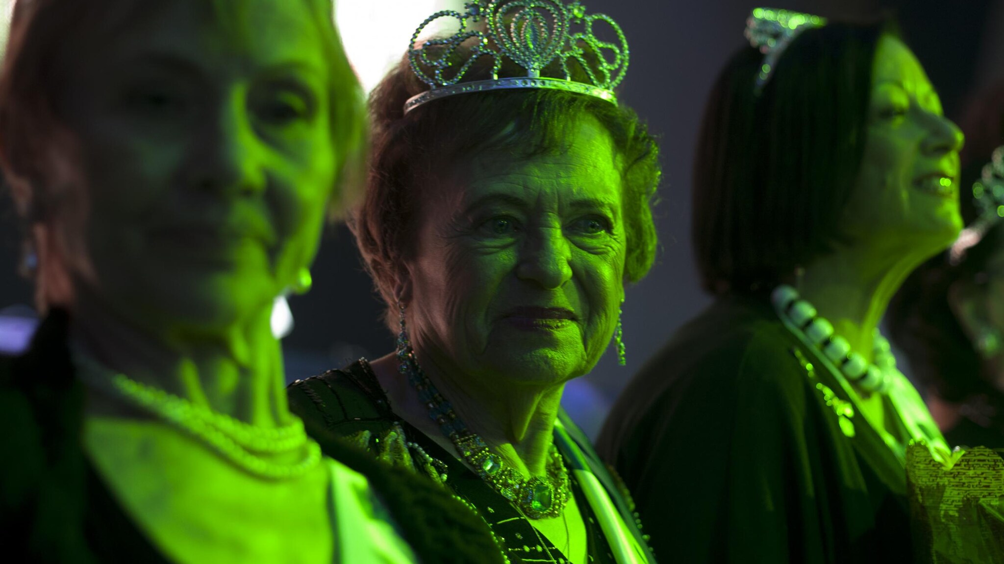 Succede in Israele dove 300 donne reduci della guerra hanno partecipato a Miss Olocausto. Tante le polemiche di chi ha ritenuto offensivo giudicare donne che hanno sofferto per la loro bellezza, ma per l’organizzazione è stata una celebrazione della vita.