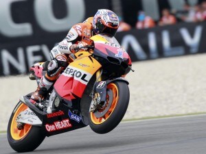 Terzo successo nella MotoGp 2012 per Casey Stoner. L'australiano ha preceduto Pedrosa e Dovizioso. Lorenzo è uscito alla prima curva. 13° Rossi.