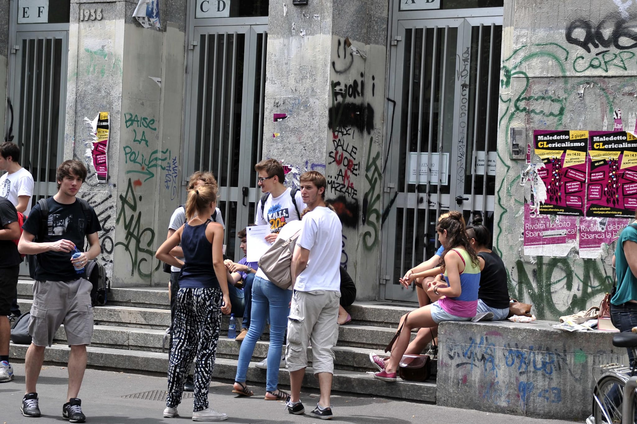 I commenti a caldo, conclusa anche la seconda prova della maturità 2012, sono tutt’altro che di soddisfazione per gli studenti del liceo classico che hanno dovuto svolgere una traduzione di Aristotele. Più fattibile, invece, la prova dello scientifico.