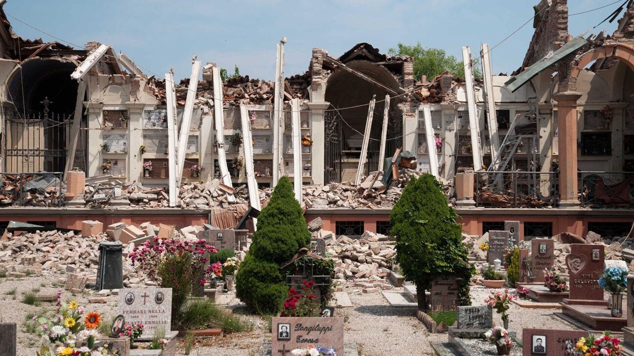 L’ultima notte emiliana è stata relativamente tranquilla: si sono verificati circa 15 eventi sismici ma quasi nessuno è stato avvertito dalla popolazione. L’Istituto nazionale di geofisica e vulcanologia intanto risponde ad alcune domande sul terremoto.