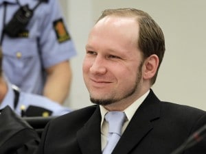 Si conclude oggi il processo allo stragista di Oslo e Utoya: la difesa dell’imputato chiederà l’assoluzione o il riconoscimento della sanità mentale del killer, come da lui auspicato. L’accusa ha invece chiesto l’internamento in ospedale.