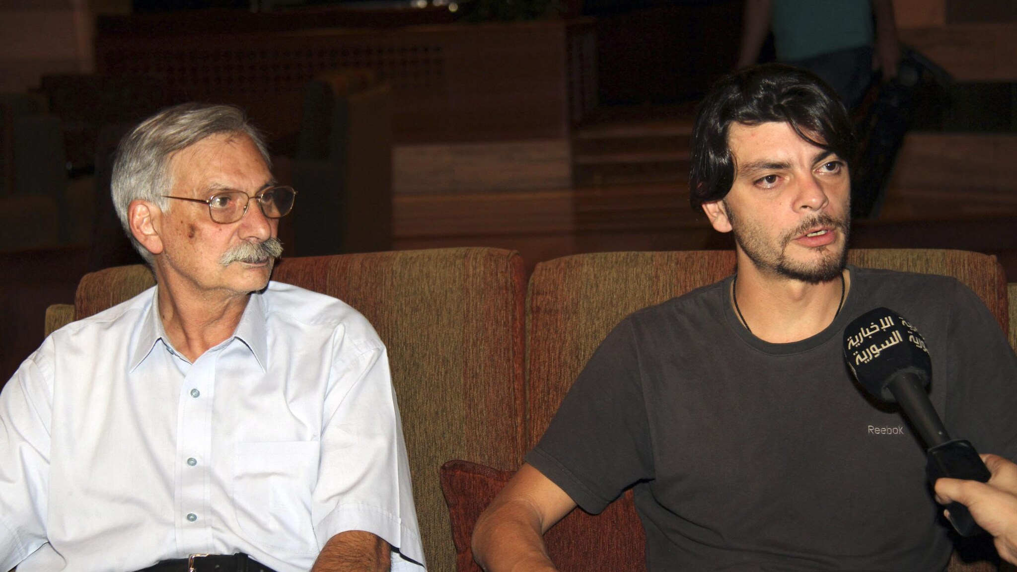 Oriano Cantani e Domenico Tedeschi, rapiti in Siria il 18 luglio e apparsi ieri alla tv, stanno bene e stanno tornando in Italia: lo dice il titolare della Farnesina. Il Papa sulla guerra: “Porre fine alla violenza e allo spargimento di sangue”.