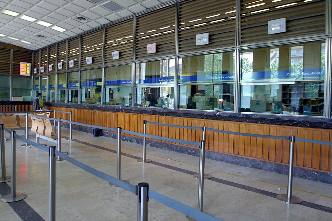 Troppi costi pochi ricavi, a rischio oltre mille uffici postali