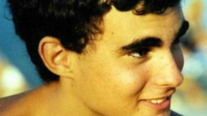 Nel giorno in cui Aldrovandi avrebbe compiuto 25 anni sua mamma Patrizia lancia una petizione per onorare la sua memoria e chiedere una legge che metta fine all’impunità di Stato. Perché, ricorda Patrizia, chi ha ucciso suo figlio non andrà nemmeno in carcere.