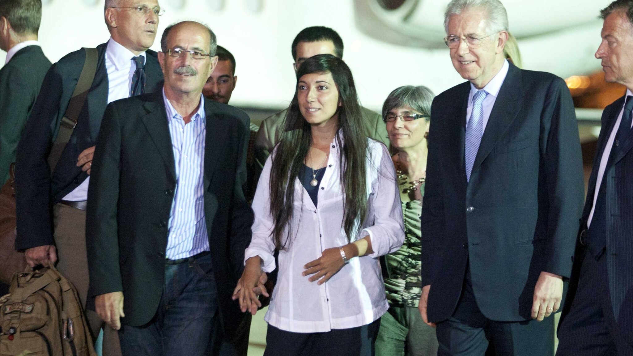 L’incubo è finito per Rossella, la cooperante sarda è atterrata in serata a Ciampino. Le sue prime parole dopo il saluto ai familiari e a Monti: “Sto bene e spero di tornare al più presto in Africa”.