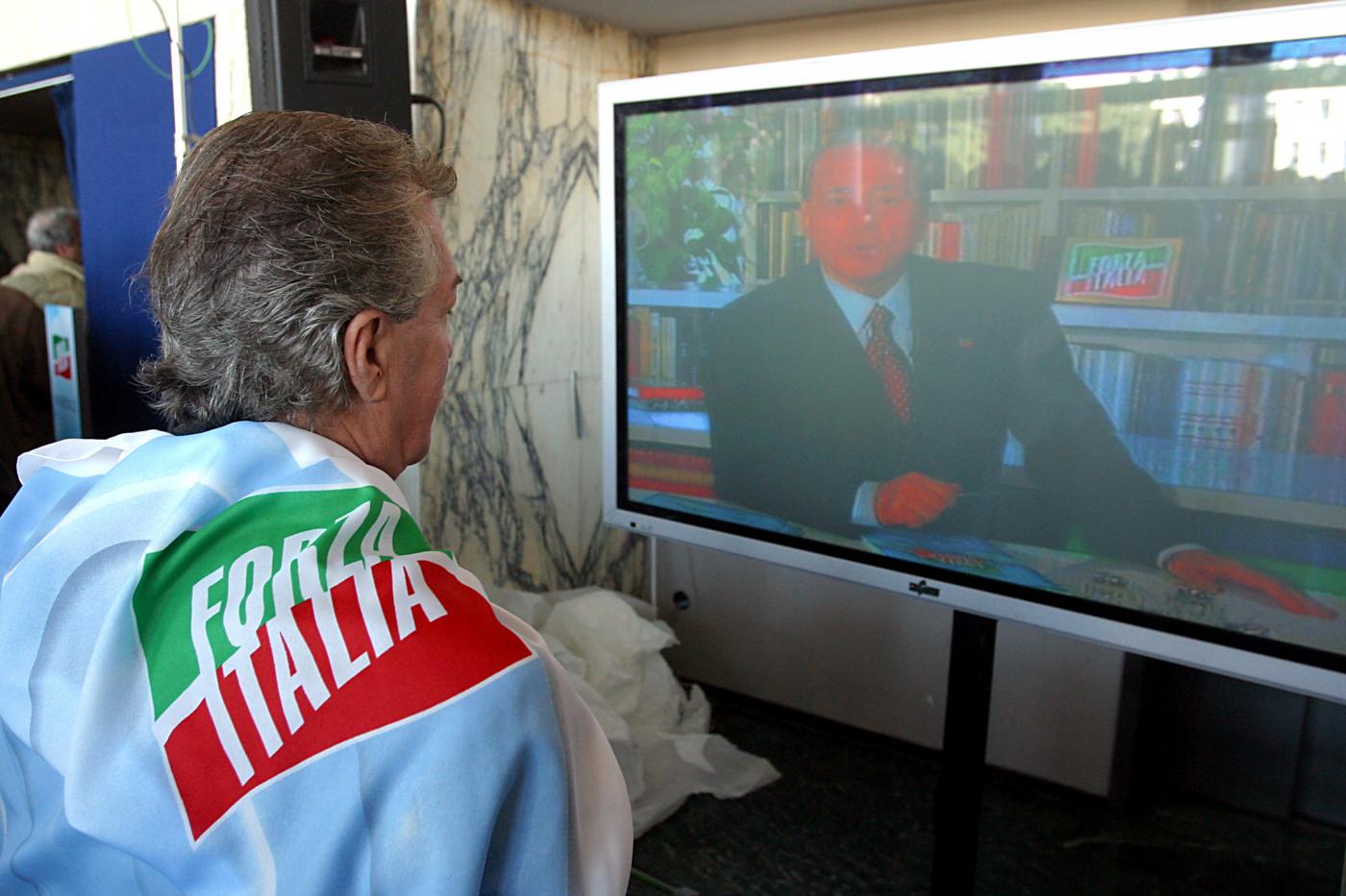 I fan di Berlusconi in Piazza &quot;Sognando Forza Italia&quot;