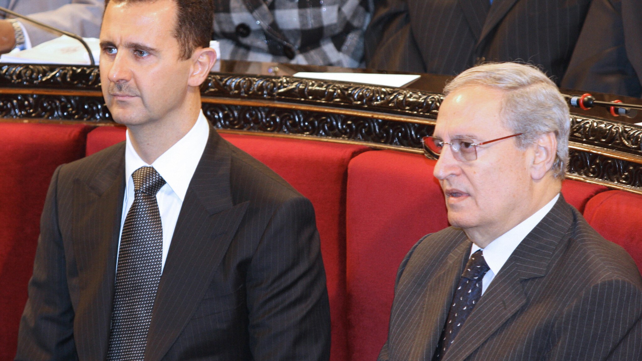 Una nuova defezione per il presidente siriano sempre più isolato: a passare con i ribelli è il suo vice presidente, Shara, che invita l’esercito alla “rivoluzione”. Continuano i bombardamenti e la gente non può che scappare: 42 profughi sbarcati in Calabria.