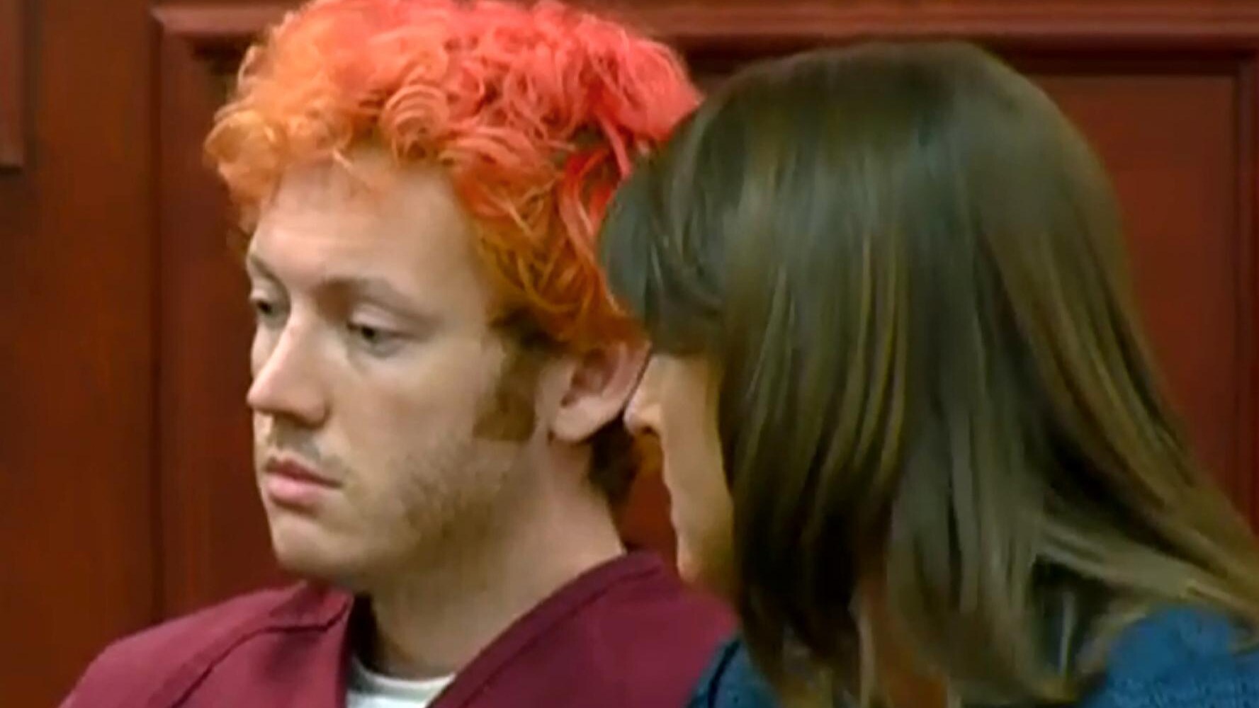 Per gli avvocati di James Holmes, il 24enne responsabile della strage al cinema di Aurora, il killer è malato e prima della sparatoria chiese anche aiuto. Sarà questa dunque la strategia di difesa per “salvare” il giovane killer.