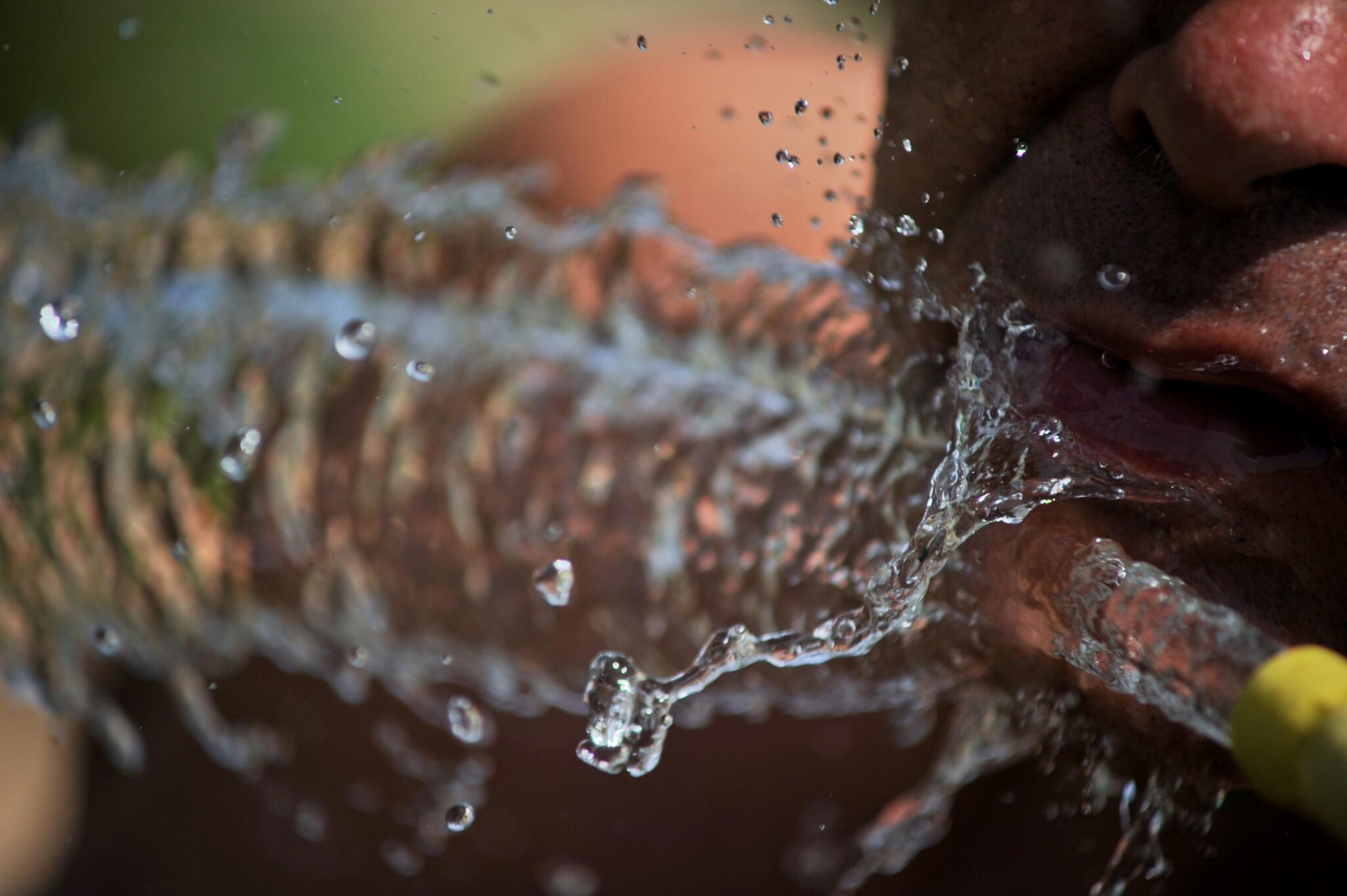 Questo weekend sarà caratterizzato da temperature miti e con piogge che interesseranno anche il sud Italia. Ma gli esperti ricordano l’arrivo del nuovo caldo con il sesto anticiclone africano, previsto nei giorni a cavallo di Ferragosto.