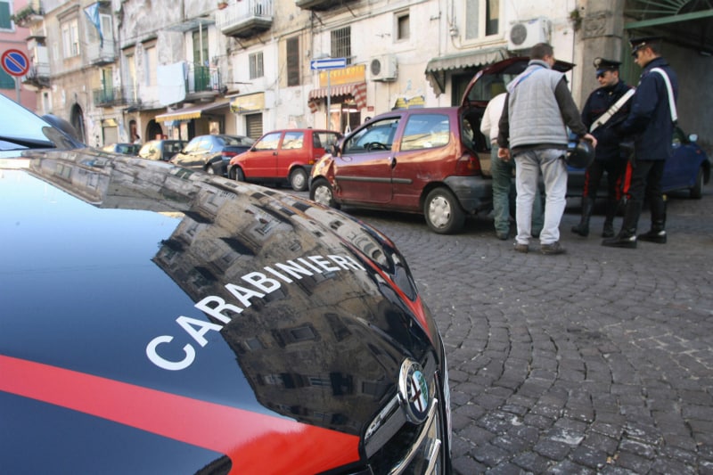 Si tratta di Roberto Matalone, considerato elemento di spicco della cosca della ‘ndrangheta dei Pesce di Rosarno. I Carabinieri lo hanno arrestato nel vibonese, mentre in spiaggia con la sua famiglia piantava l’ombrellone.