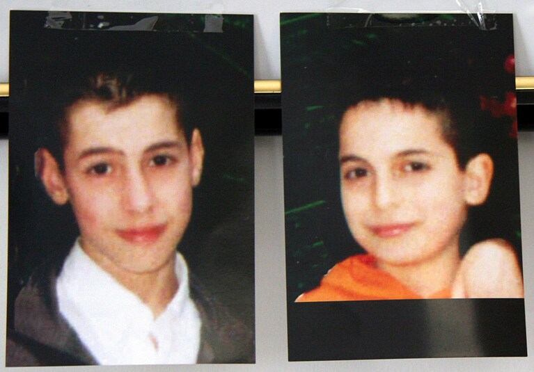 La madre di Ciccio e Tore Pappalardi, ritrovati in un pozzo nel 2008, è convinta che i due fossero finiti lì dentro in seguito ad una “prova di coraggio”, un gioco tra ragazzi. Un’ipotesi senza riscontro che ha spinto il gip all’archiviazione.