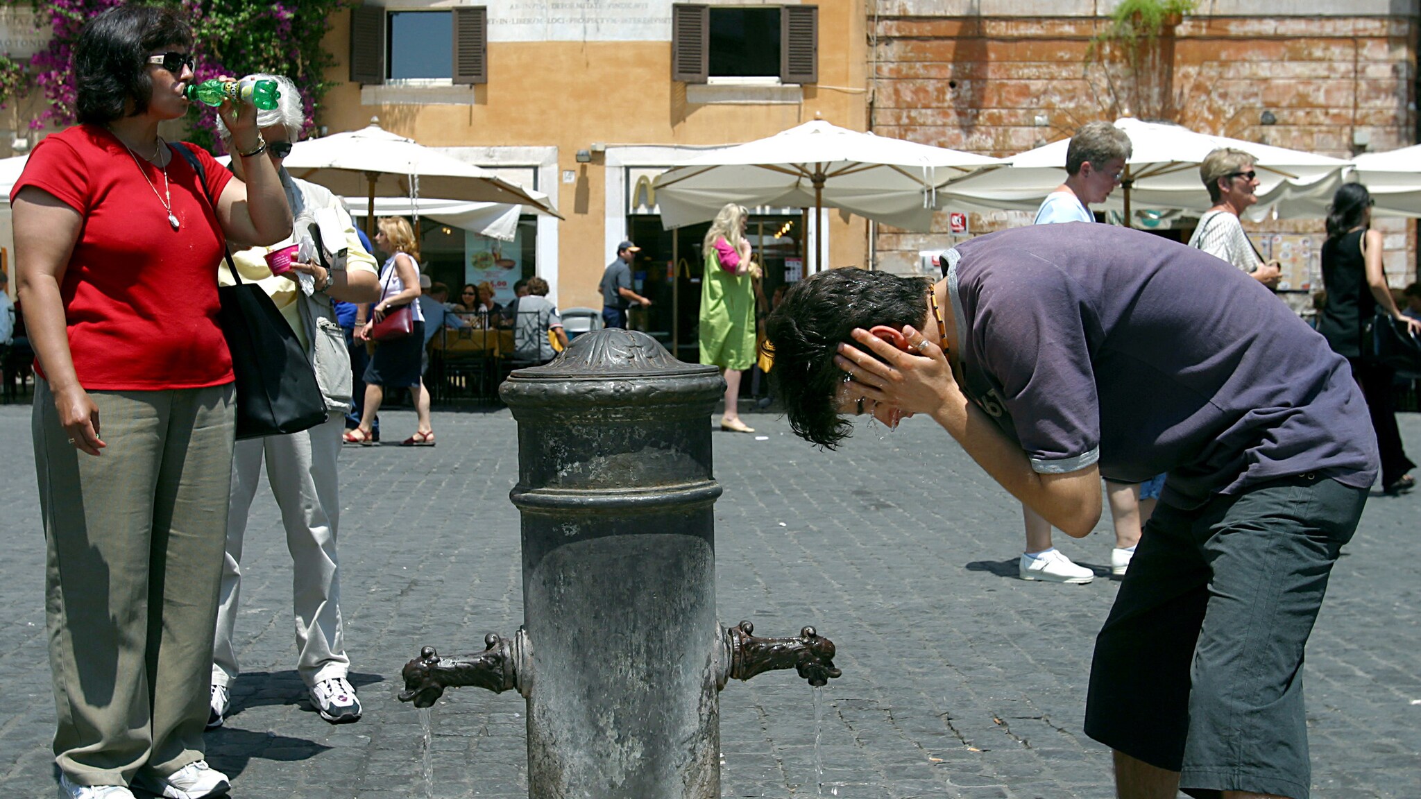 Anche domani avremo caldo record soprattutto nelle regioni del Sud e solo nel weekend i venti settentrionali renderanno il clima meno afoso. Poi dopo Ferragosto arriverà il sesto anticiclone dell’estate: Caligola.