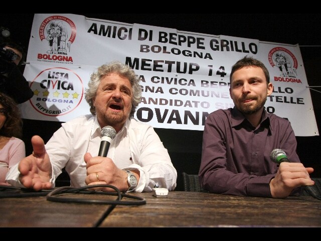 M5S, Grillo parla di complotto, Favia: "Che fai mi cacci?"