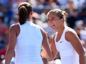 Errani e Vinci hanno sconfitto in finale le ceche Hlavckova e Hradecka. Secondo torneo dello Slam per le azzurre, che avevano vinto anche il Roland Garros. Da domani Sara e Roberta saranno le numero uno della specialità. Murray e Djokovic giocheranno la finale del torneo maschile.