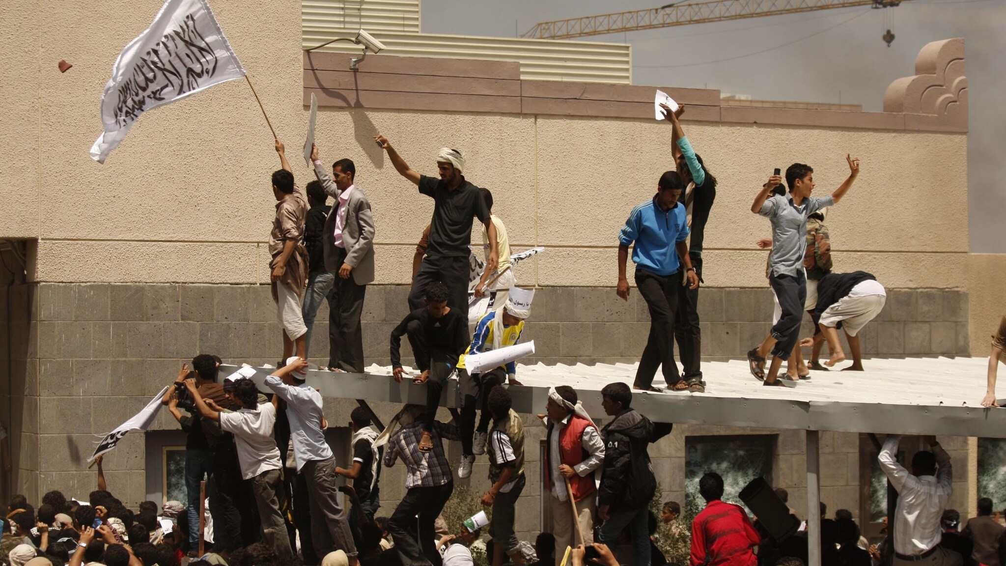 Non si placa la rabbia anti-Usa da parte del mondo arabo e musulmano: ieri ci sono state vittime e feriti, oggi la tensione resta alta in diversi Paesi. Dall’Iran arriva un appello alle proteste: in strada contro l’America e per Maometto.