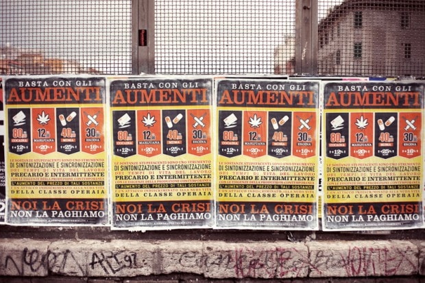 "Basta con gli aumenti del prezzo delle droghe", a Roma i manifesti shock