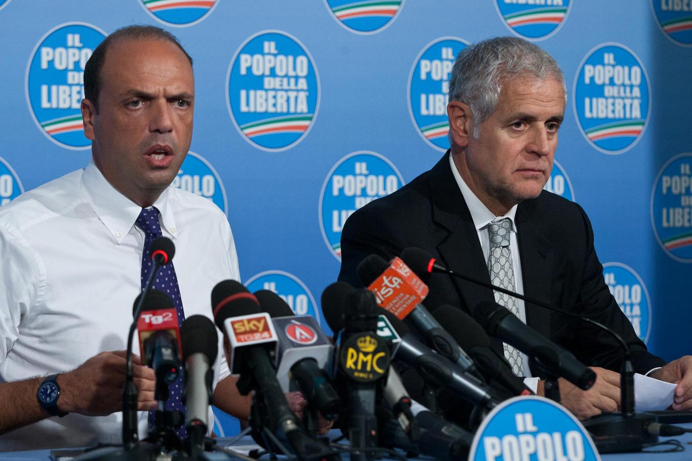 Anche Alfano scarica Formigoni: "decida data del voto, basta accanirsi"