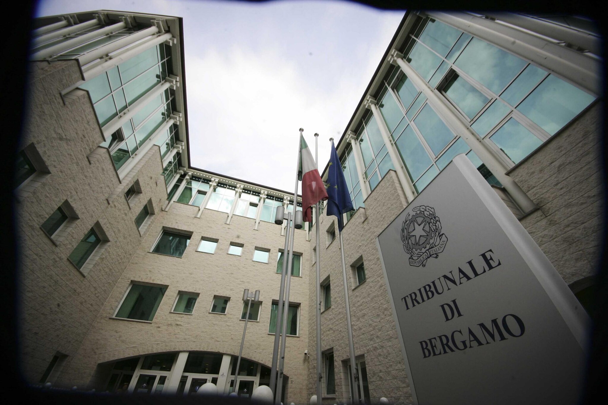 Nulla di fatto per Mohamed Fikri che resta ancora l’unico indagato per la morte di Yara Gambirasio: oggi a Bergamo vi è stata l’udienza relativa alla sua archiviazione, slittata per la terza volta e aggiornata al prossimo 18 ottobre.