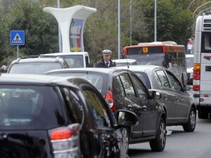 La Cassazione ha stabilito che se quel termine si usa nei confronti di un automobilista indisciplinato che per esempio blocca il passaggio è legittimo, in altri casi non c’è questa tolleranza e può diventare un’offesa che vale una condanna.
