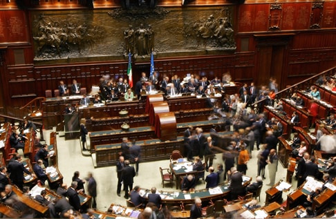 Costi della politica, il governo battuto su Equitalia e rimborsi dei prestiti