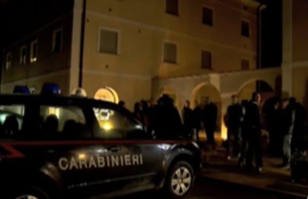 Mustapha Hajjaji ha spiegato ciò che è accaduto la sera del 6 novembre in una casa nel perugino: è uscito con corda e lame pronto a uccidere i suoi bambini di 8 e 12 anni. Perché? “Volevo troppo bene ai miei figli, non potevo stare senza di loro”.