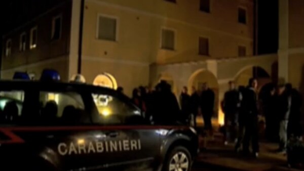 Mustapha Hajjaji ha spiegato ciò che è accaduto la sera del 6 novembre in una casa nel perugino: è uscito con corda e lame pronto a uccidere i suoi bambini di 8 e 12 anni. Perché? “Volevo troppo bene ai miei figli, non potevo stare senza di loro”.