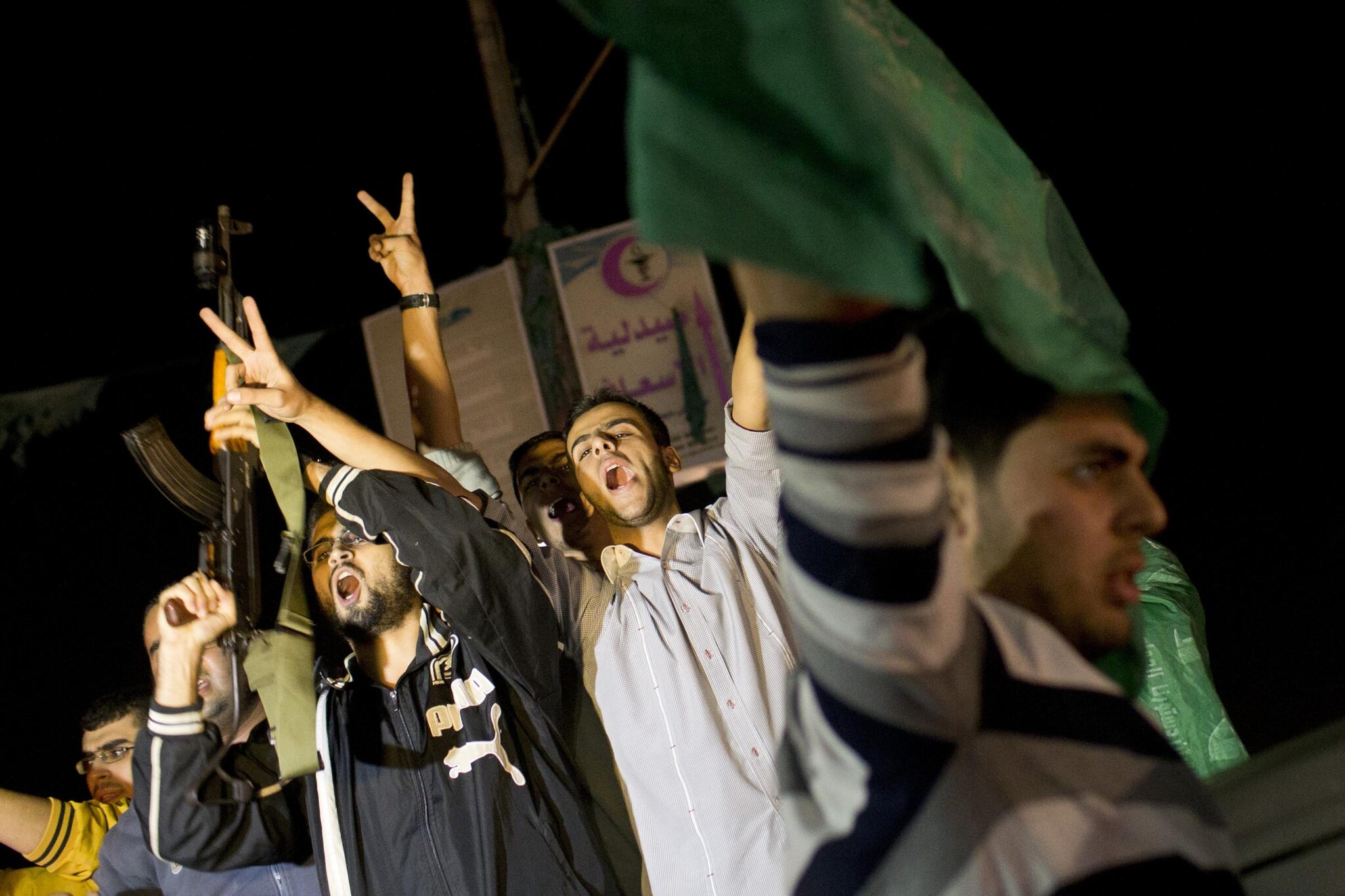 Hamas ha proclamato una “Giornata nazionale di vittoria” e in tantissimi sono scesi in strada a Gaza per festeggiare il cessate il fuoco. Quest’ultima è stata la prima notte di calma in Medio Oriente e l’Onu adesso chiede che gli accordi siano rispettati.