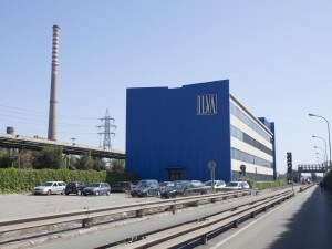 La decisione comunicata ai sindacati in seguito all’ultima bufera giudiziaria di questa mattina con i nuovi arresti di dirigenti e il sequestro della produzione. La Fiom ai lavoratori: “Restate al vostro posto”.