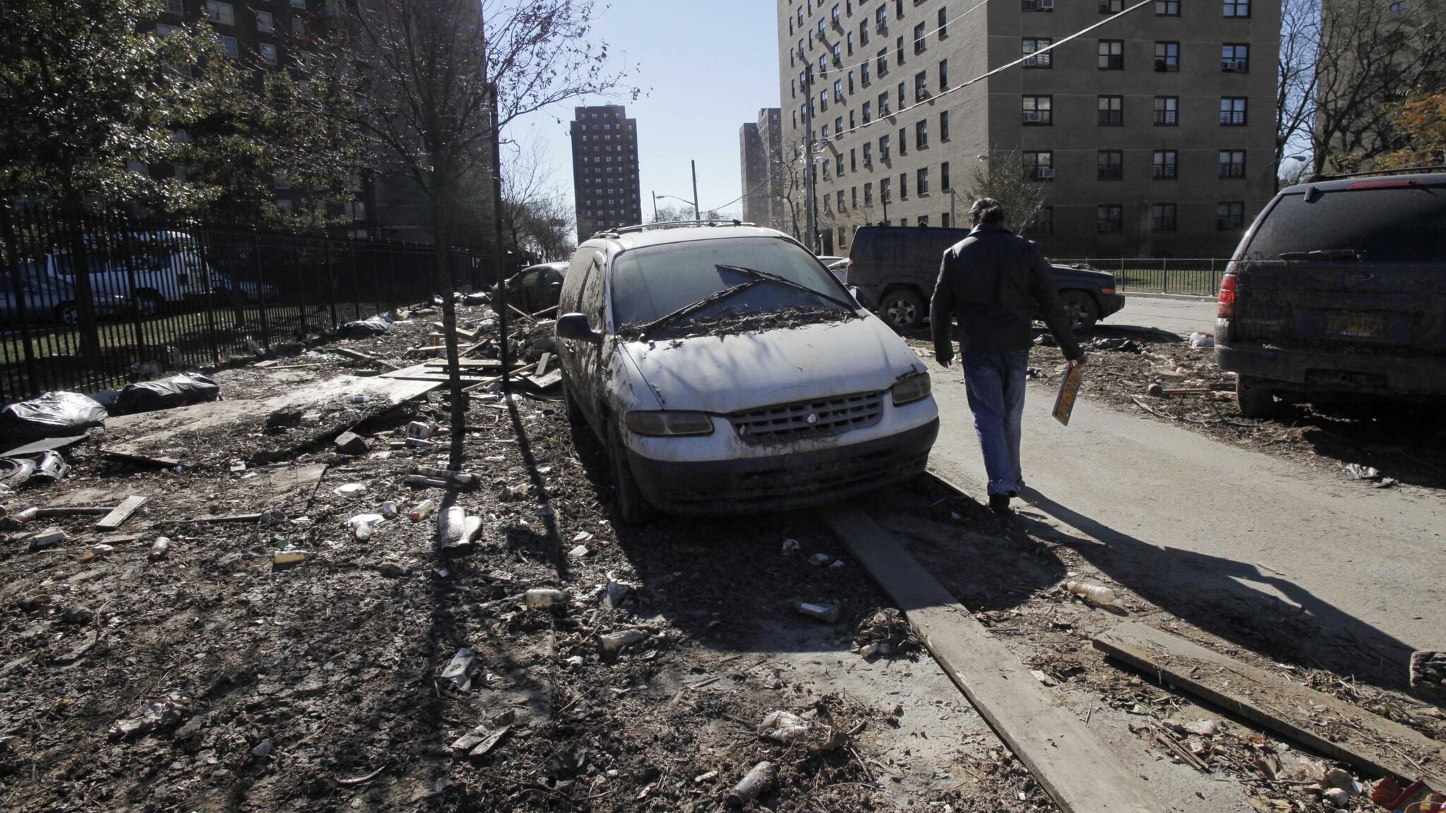 L’allarme lanciato dal governatore Andrew Cuomo: una nuova tempesta è prevista per domani e, dato che il territorio porta ancora i segni dell’uragano Sandy, potrebbe provocare nuovi danni. Cuomo non ha, infatti, escluso l’eventualità di ordini di evacuazione.