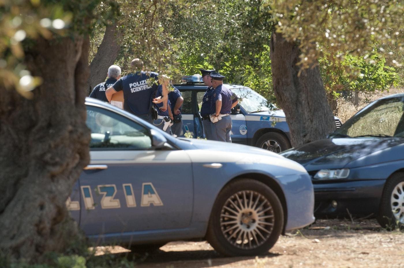 Donna uccisa nel napoletano, il marito parla di rapina e poi confessa