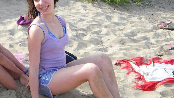 A due anni dalla scomparsa della 13enne di Brembate Sopra, trovata morta dopo tre mesi, emergono nuovi dettagli che riguardano il terribile delitto. La certezza che la giovane non avrebbe sofferto delle sevizie subite.