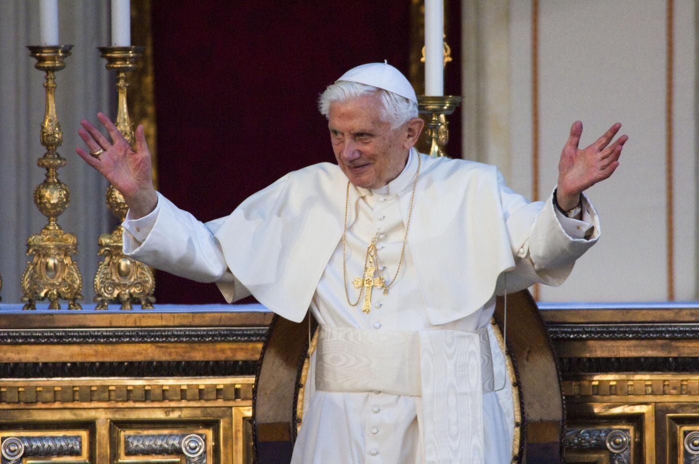 Benedetto XVI: "Basta con le violenze in nome di Dio, fate spazio alla pace"
