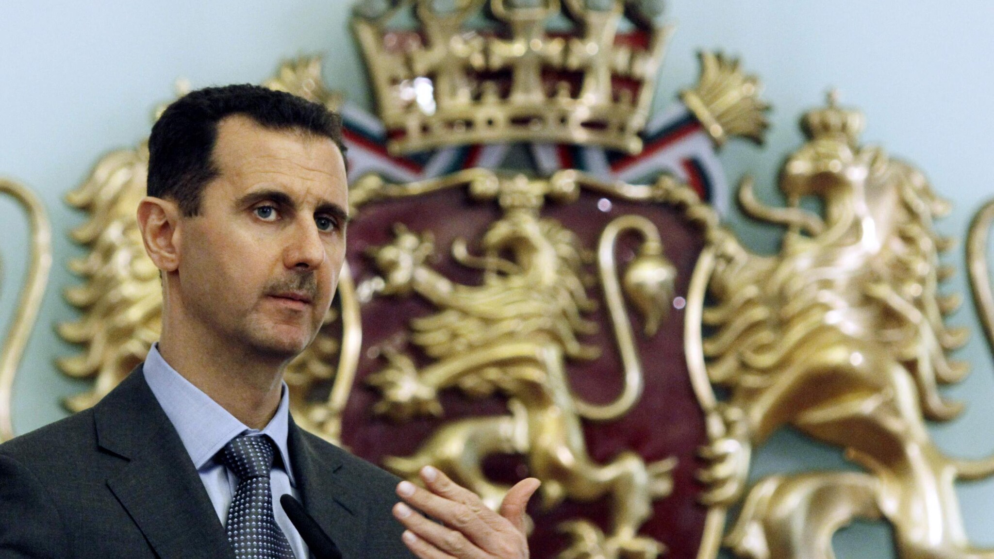 Ieri la Nato, dopo aver definito “inaccettabile” l’utilizzo delle armi chimiche, ha deciso di sostenere la Turchia nella sua difesa del territorio con il dispiegamento dei missili Patriot al confine con la Siria. Hillary Clinton torna sulla questione.