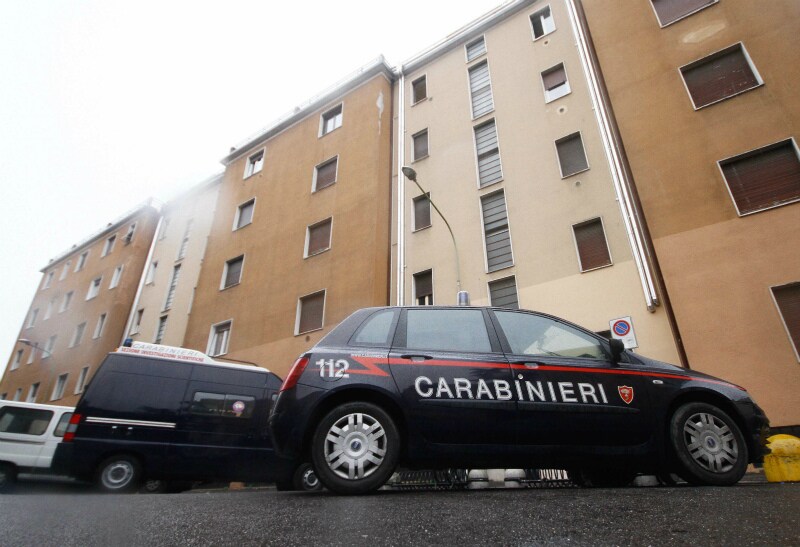 L’uomo, 60 anni, ha costretto una 30enne di Reggio Calabria al trasferimento in un’altra città pur di riacquistare la serenità persa. Lo stalker avrebbe più volte rivolto minacce gravi alla donna e a chiunque la circondasse.