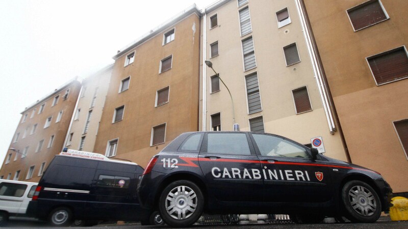 L’uomo, 60 anni, ha costretto una 30enne di Reggio Calabria al trasferimento in un’altra città pur di riacquistare la serenità persa. Lo stalker avrebbe più volte rivolto minacce gravi alla donna e a chiunque la circondasse.