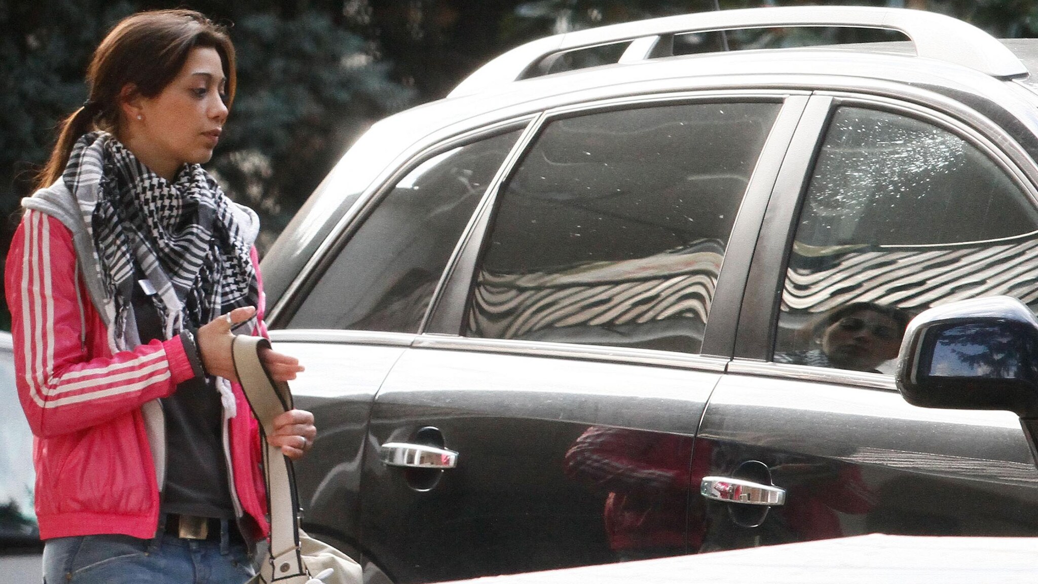 Erika De Nardo nel 2001 si macchiò dell’omicidio della madre e del fratellino, di nuovo libera ha ammesso le sue difficoltà nel ricostruirsi una vita e trovare un lavoro. Uno sfogo che ha commosso un imprenditore di Rieti, pronto a offrirle un contratto a tempo indeterminato.