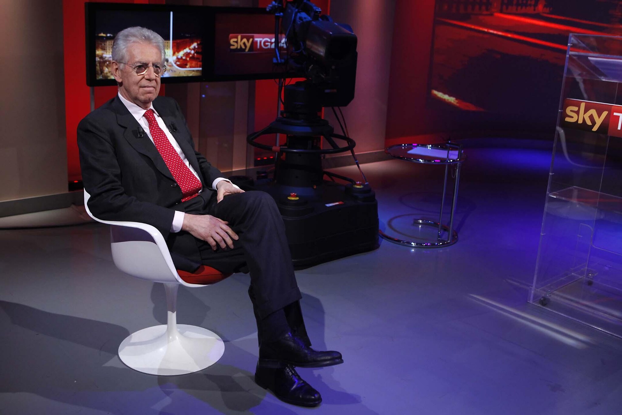 Mario Monti ospite di Sky a &quot;Rapporto Carelli&quot;