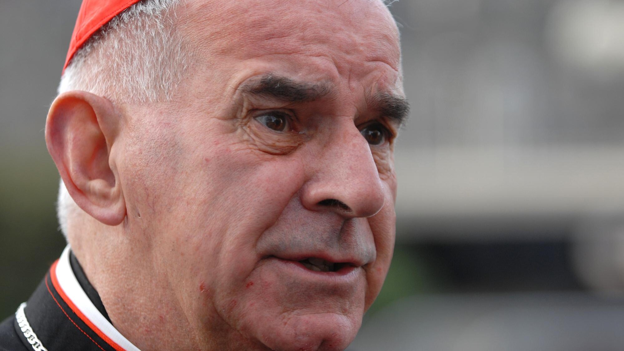Il cardinale Keith O’Brien, il più alto prelato della Chiesa cattolica nel Regno Unito, ha annunciato le proprie dimissioni da arcivescovo di St Andrews ed Edimburgo. Contro di lui accuse risalenti agli anni 80, non parteciperà al Conclave per eleggere il nuovo Papa.