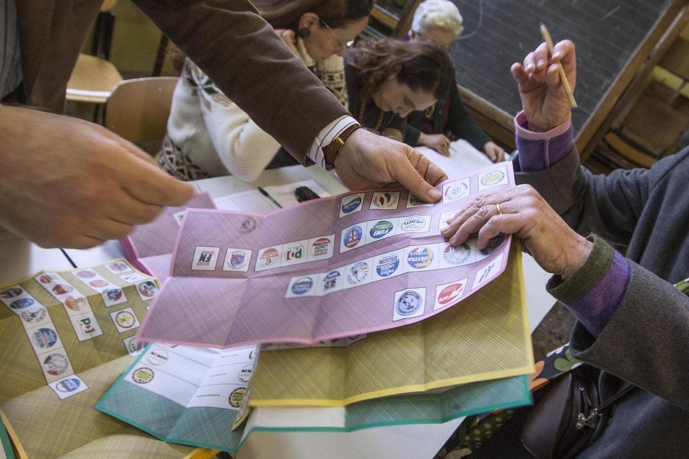 Proiezioni politiche 2013: testa a testa Pd - M5S