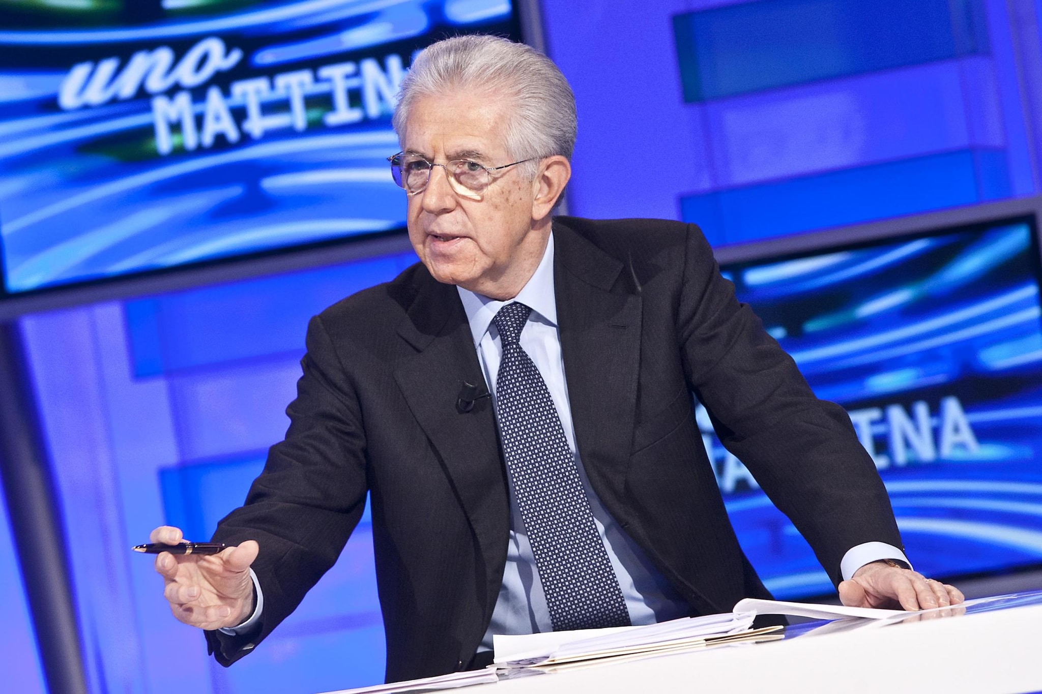 Monti contro Grillo "Vada in Grecia, il suo populismo è dannoso"