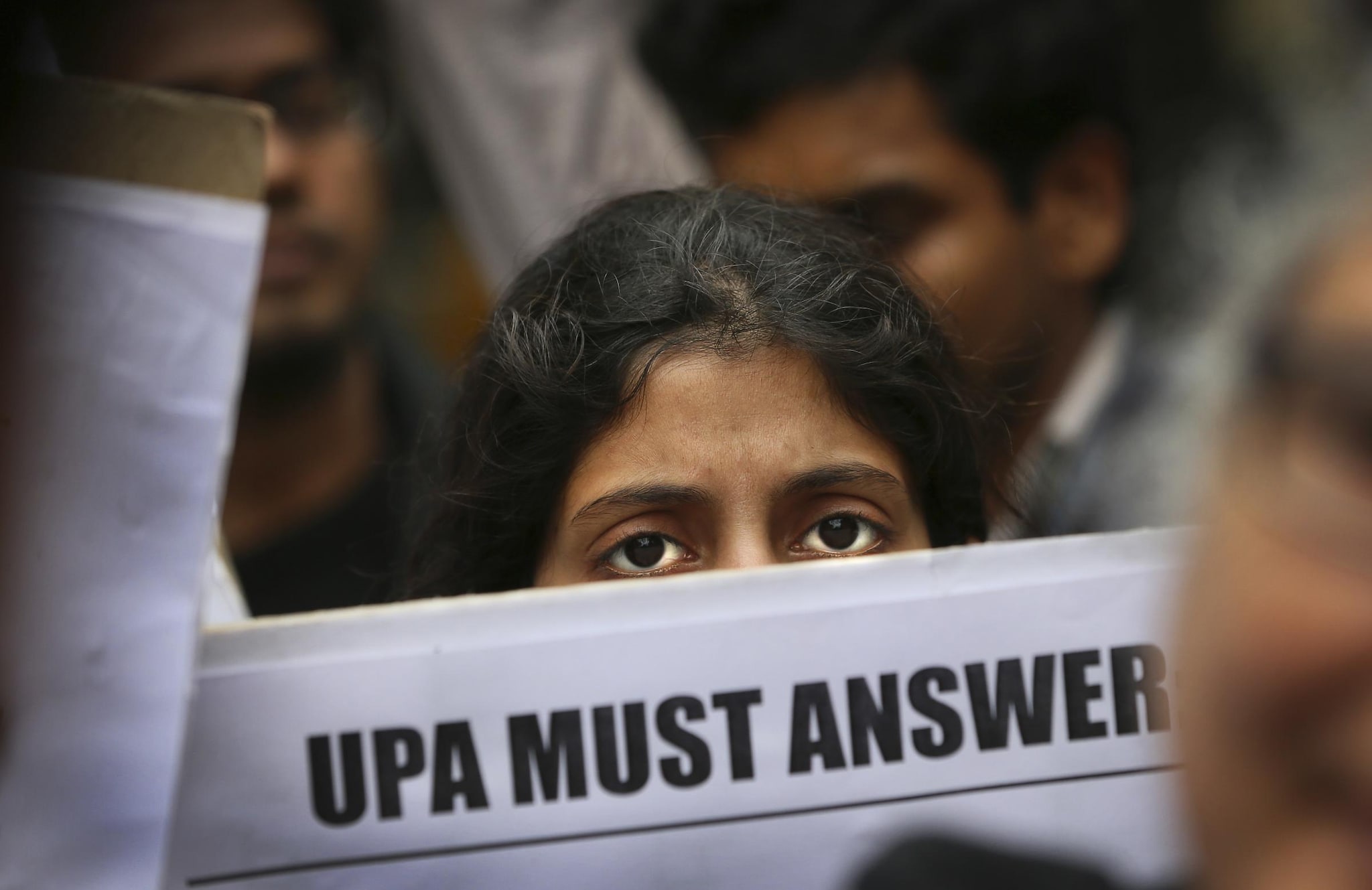 In questi mesi, a seguito di terribili stupri che hanno talvolta portato al decesso della vittima, spesso in India è stata invocata la pena capitale. Ora il presidente Pranab Mukherjee ha approvato il decreto che prevede anche la pena di morte in caso di decesso della vittima.