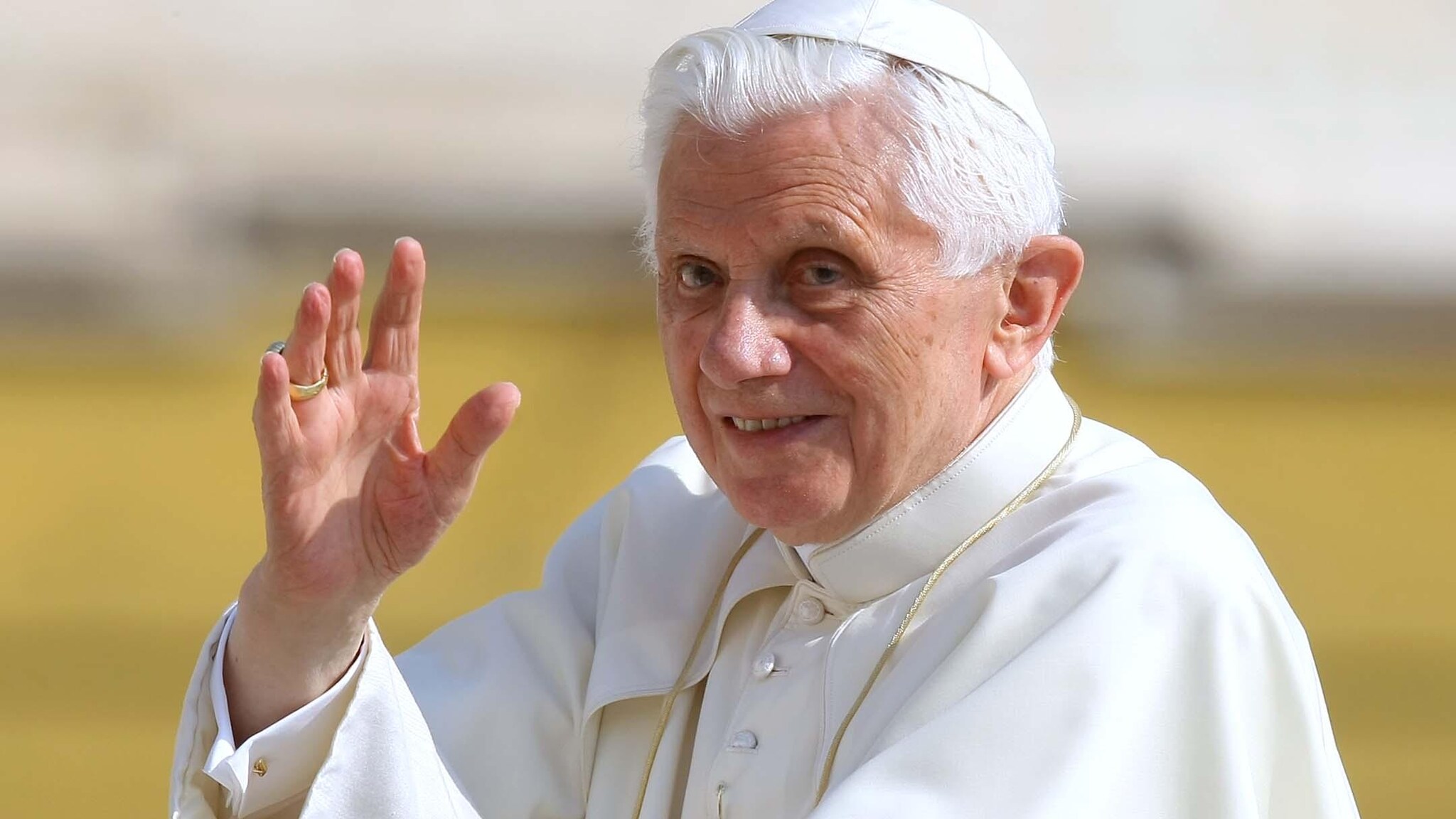 Come confermato ieri da Padre Lombardi, gli impegni di Benedetto XVI saranno onorati fino al 28 febbraio, giorno che segna la fine del suo pontificato. Oggi, mercoledì delle Ceneri, il Papa riapparirà in pubblico per la prima volta.