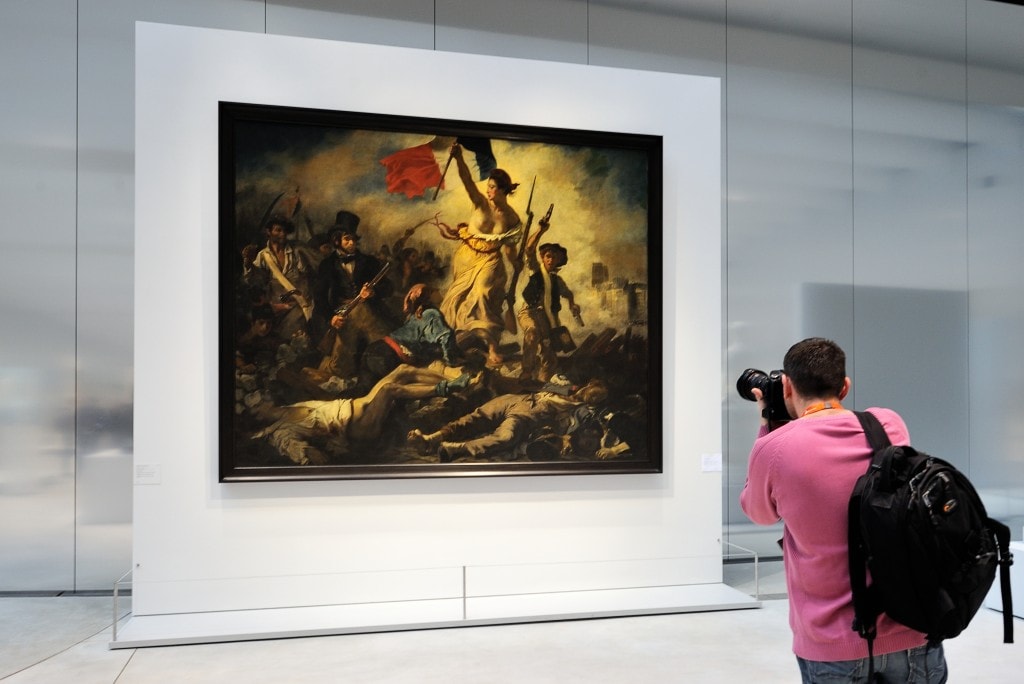 Sfregiato al Louvre La libertà che guida il popolo, capolavoro di Delacroix Sfregiato al Louvre La libertà che guida il popolo, capolavoro di Delacroix