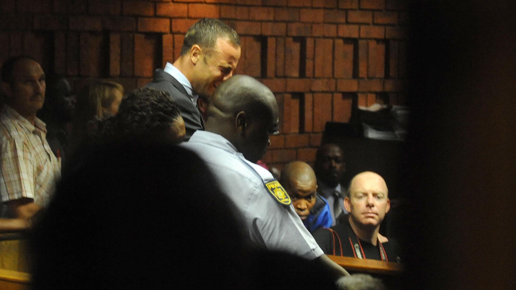 Stando a quanto scrive la stampa sudafricana continua ad aggravarsi la posizione di Oscar Pistorius, l’atleta paralimpico che la notte di San Valentino ha ucciso la fidanzata Reeva Steenkamp. L’ipotesi che il campione possa aver colpito la donna sotto l’effetto di sostanze vietate.