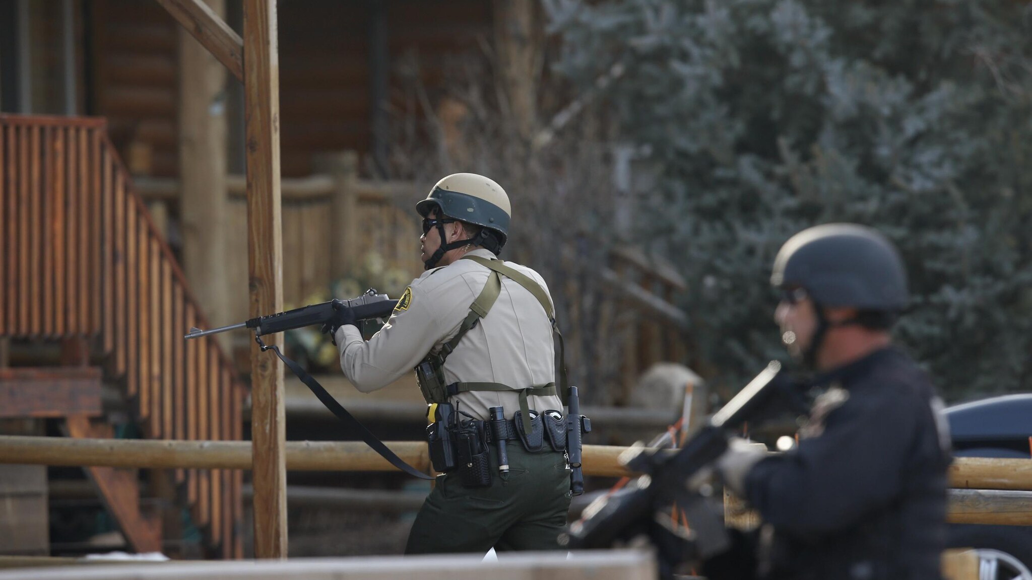 Sono 125 gli agenti della polizia di Los Angeles impegnati nelle ricerche di Christopher Jordan Dorner, un loro ex collega che ieri ha sparato contro una pattuglia a Riverside e che sta seminando il panico in California.