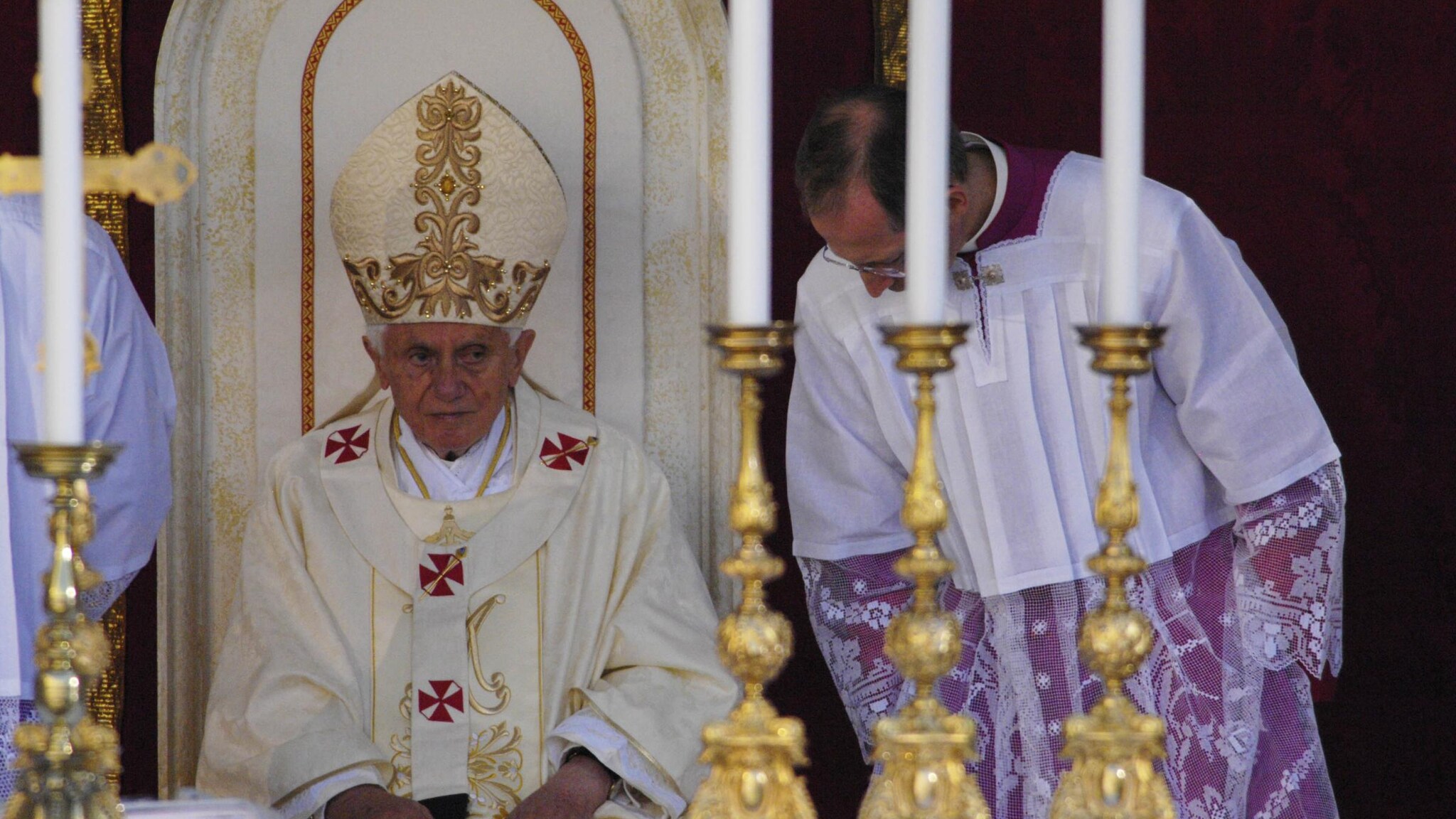 Ieri il portavoce della Santa Sede padre Lombardi aveva annunciato che a giorni il Papa avrebbe compiuto la sua ultima nomina prima delle dimissioni scegliendo il nuovo capo della “banca del papa”. Ratzinger avrebbe già scelto: un banchiere belga.